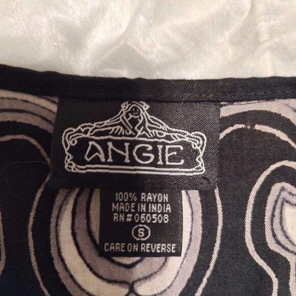 Angie Butterfly Short Sleeve Black Tunic Small - Picture 3 of 3